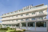 Varzinn Hotel Hotel dekat Pantai Azul