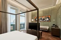 De Bonart Naples, Curio Collection by Hilton
