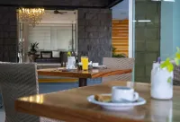 Container Inn Hotel Aeropuerto - sarapan