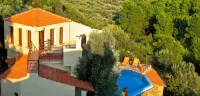 Alonissos Poikilma Villas - Luxury Villas in Alonissos in Nature with Private Pools