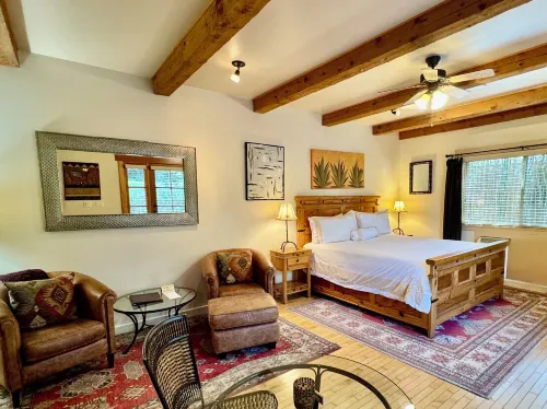 Blue Iguana Inn Hotels in Ojai