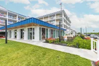 La Mer Beachfront Resort