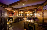 Soda Butte Lodge - 2-Star