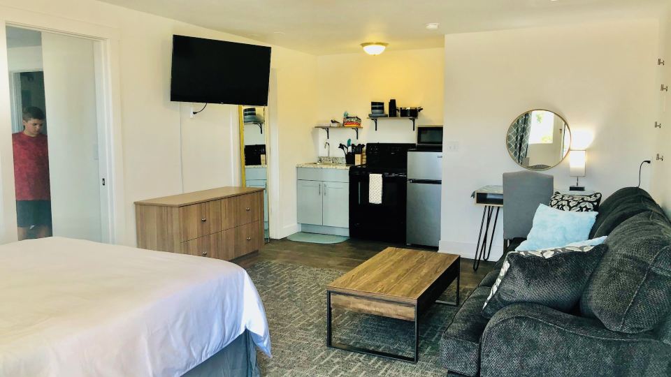 Blue Sage Inn & Suites