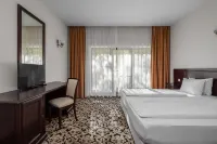 Rediu Hotel & Restaurant Отели рядом с достопримечательностью «Parcul Mihai Eminescu»