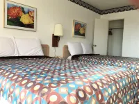 Ramblin Rose Motel - parking