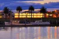 Senator Motor Inn Hotels near Pouawa Beach