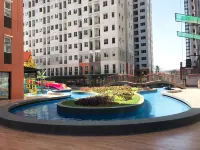 Stunning and Comfy Studio Apartment Transpark Juanda