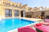 Ta Guljetta Villa Sleeps 8 with Pool - parking