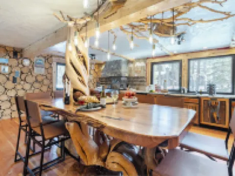 Base Camp by AvantStay Magical Cabin w Sauna Hot Tub Close to Snow Golf Hotels in Sunriver