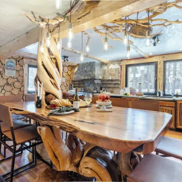 Base Camp by AvantStay Magical Cabin w Sauna Hot Tub Close to Snow Golf