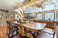 Base Camp by AvantStay Magical Cabin w Sauna Hot Tub Close to Snow Golf