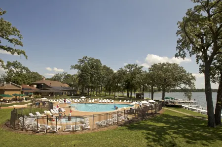 Lake Lawn Resort Отели в г. Делаван