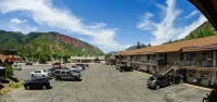 Glenwood Springs Inn - parking