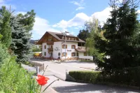 Garni Biancaneve Ruffrè-Mendola Отели в г. Malosco