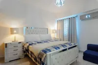Apartments in La Julia Sleeps up to 8 - Homestays