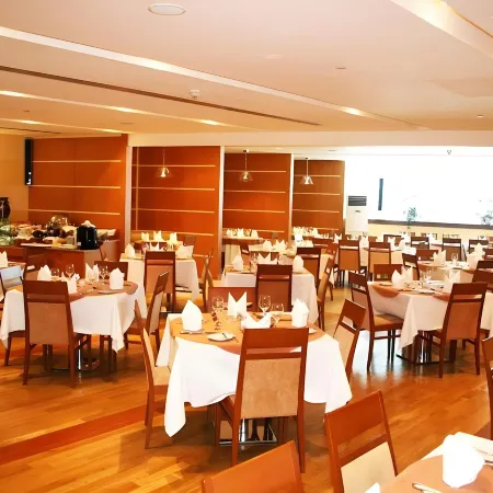 Al Jazira Club Hotel Отели рядом с достопримечательностью «Торговый центр Mushrif»