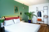 هوتل كونفيكتس كراكوفيا Hotels near لاجفنيكي