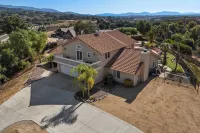 Chardonnay Charm by Avantstay Luxe Group Retreat w/ Pool Mins to Wineries
