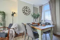 Host & Stay - Newington Road