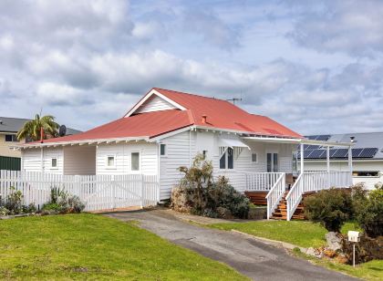 Bay Vista Cottage by the BnB Collection