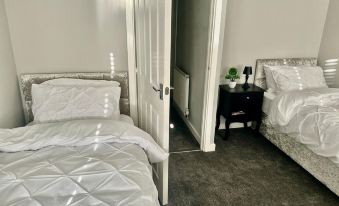 Luxurious Wolverhampton Retreat with 4 Bedrooms