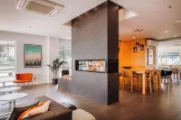 Le Dauphin Montréal-Longueuil Hotels in Longueuil