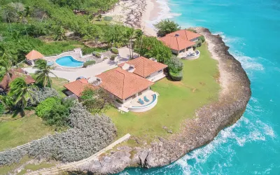 Maltese Falcon Villa 3bd by Zenbreak Hotels near Pine Avenue Park