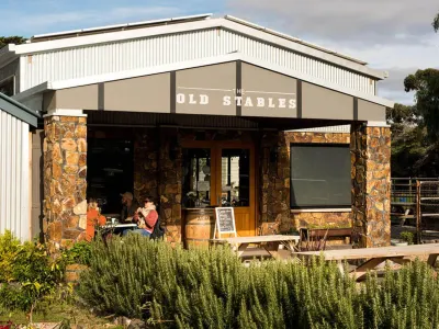 Novotel Melbourne Airport Các khách sạn gần Taylors Creek Linear Park