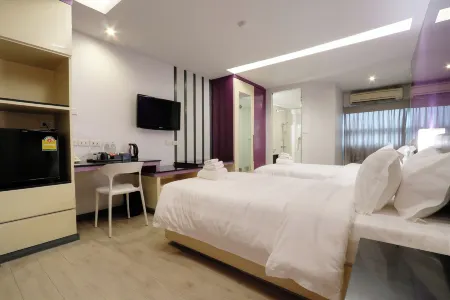 Klassique Sukhumvit Отели рядом с достопримечательностью «Wat Maha But Temple - Mae Nak Shrine»