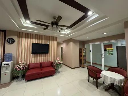 The1Place Отели рядом с достопримечательностью «Khon Kaen University Library»