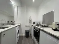 Straight Inn Hotels in Sutton