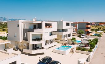 Apartments & Rooms Danivan Pool Villas