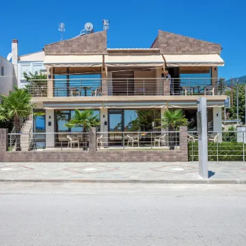 Aliston Deluxe Living - Adults Only