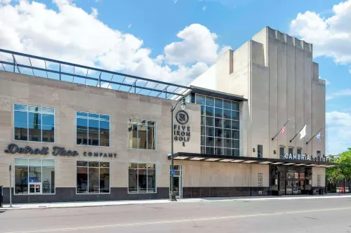 Cambria Hotel Detroit Downtown Hotels in Детройт
