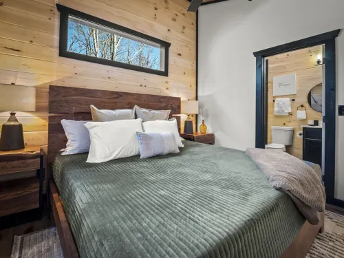 Family Cabin! Hot Tub+Firepit,Dollywood, Mini Golf-