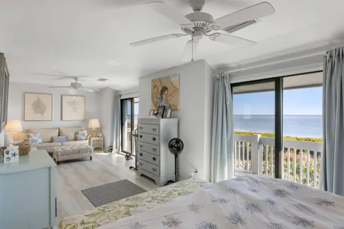Oceanfront, vintage beach house steps from the sand on Seabrook Island. Hotels in Seabrook Island