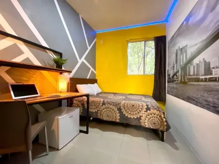 Roomies Hostel Parque México