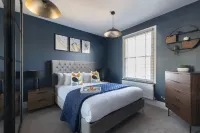 Elliot Oliver - Laverham House - Stunning 6 Bedroom Regency House with Parking - Condos