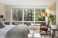 Mill Pond, Large Patio, Pet Friendly, Walk to Town