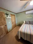 Cozy cabin with 1 bd/bath and WiFi. Short drive to Cloudland Canyon State Park.
