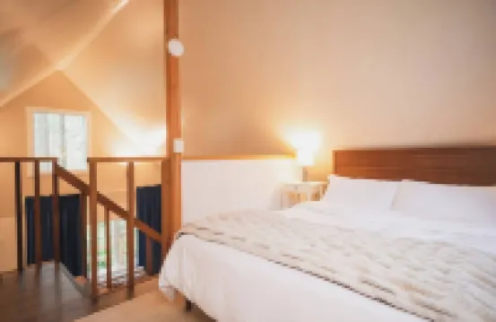 🏔 Blue Ox Basecamp Cabin: WiFi, Hot tub, Fireplace by Mt Rainier National Park