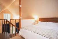 🏔 Blue Ox Basecamp Cabin: WiFi, Hot tub, Fireplace by Mt Rainier National Park
