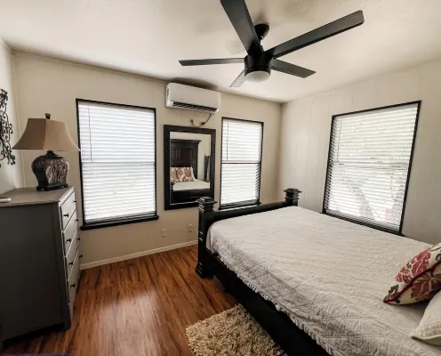 Charming farmhouse in welcoming Boerne with AC, WiFi