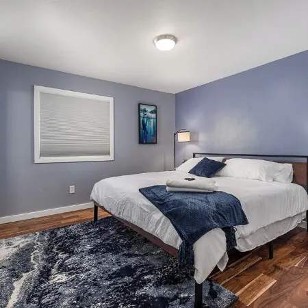 Cozy City Stay - 3bdrm near Airport