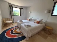 L'Instant Luberon Hotels near Le Moulin a Vent