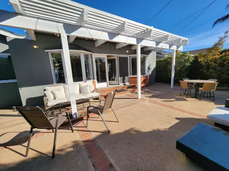 Near the Beach and Central Located Отели в г. Сил Бич