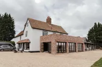 The Manor at Minstrel Court Hotels in 