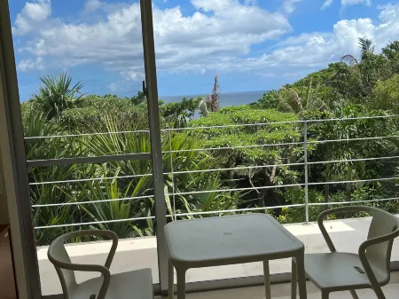 Blue Cave Hotel in Green Отели рядом с достопримечательностью «Йонехара- Бич»