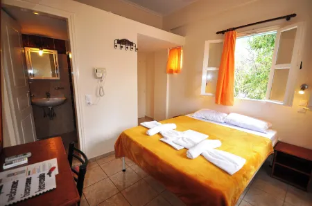 Santorini Camping/Rooms